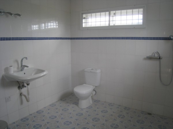 wet room 600 by 450